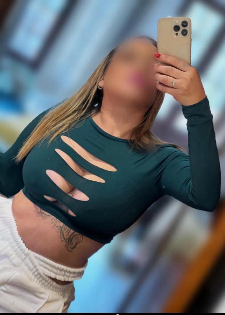 687708401: Chica busca chico en Sevilla