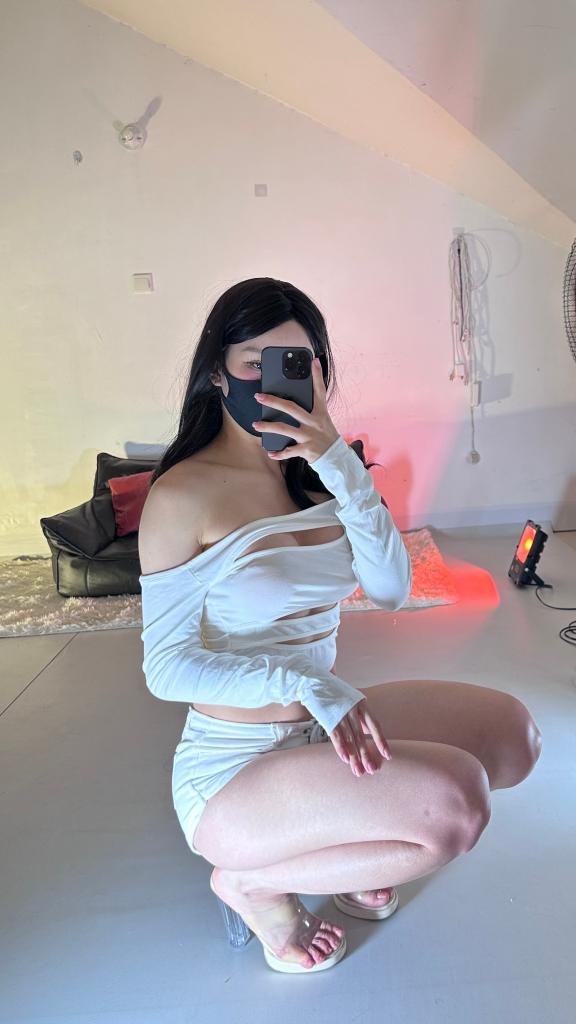 643935150: Chica busca chico en Barcelona