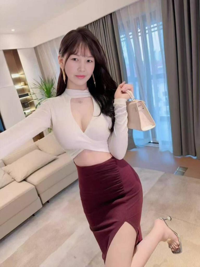 688578733: Chica busca chico en Barcelona