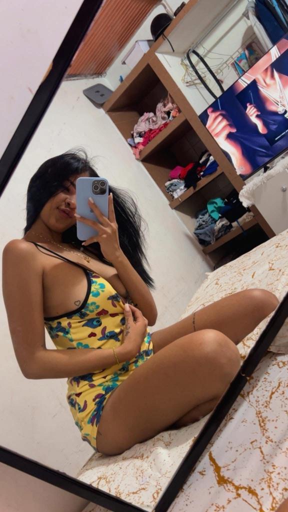 632885702: Chica busca chico en Gerona