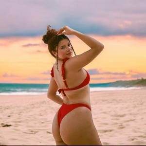 661413605: Chica busca chico en Ibiza