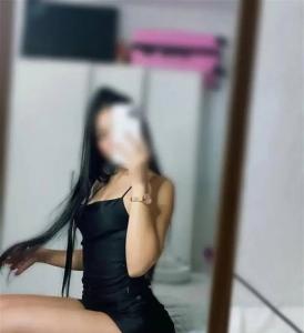 627699457: Chica busca chico en Sevilla