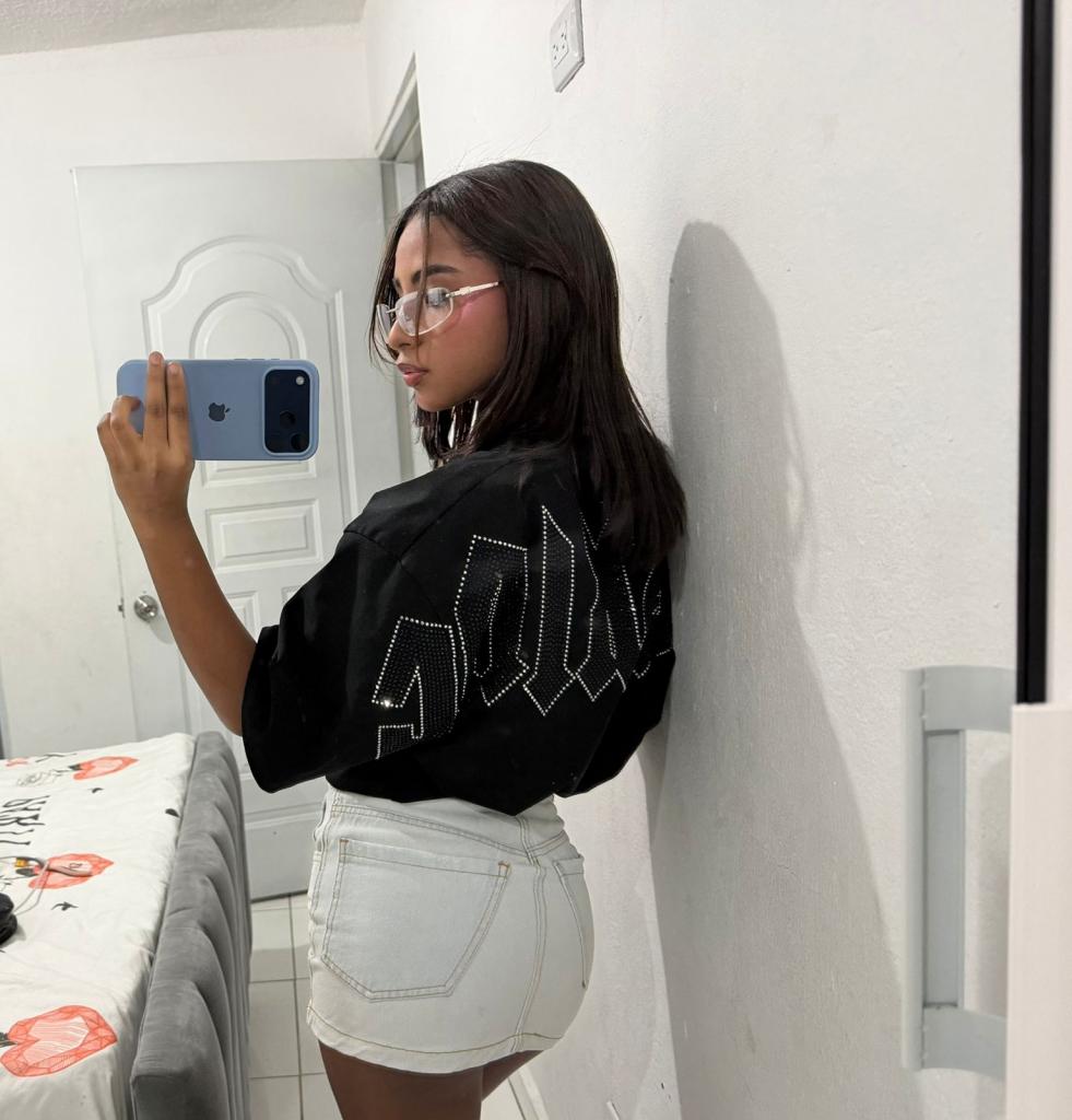 654267318: Chica busca chico en Sevilla