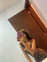 654267318: Chica busca chico en Sevilla