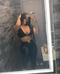 695499533: Chica busca chico en Madrid