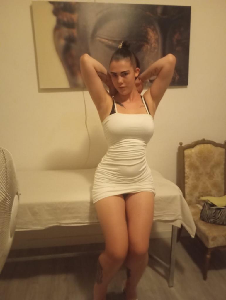614957437: Chica busca chico en Valencia