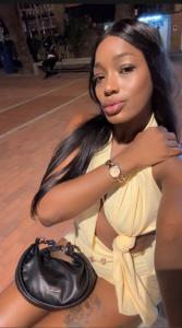 658287236: Chica busca chico en Sevilla