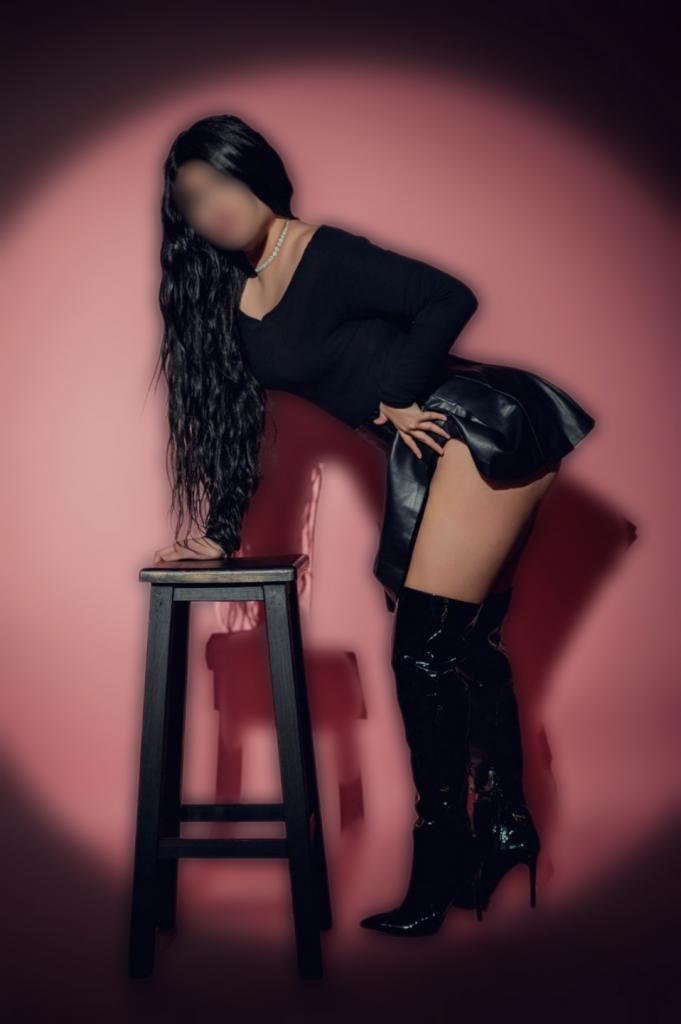 644195536: Chica busca chico en Madrid