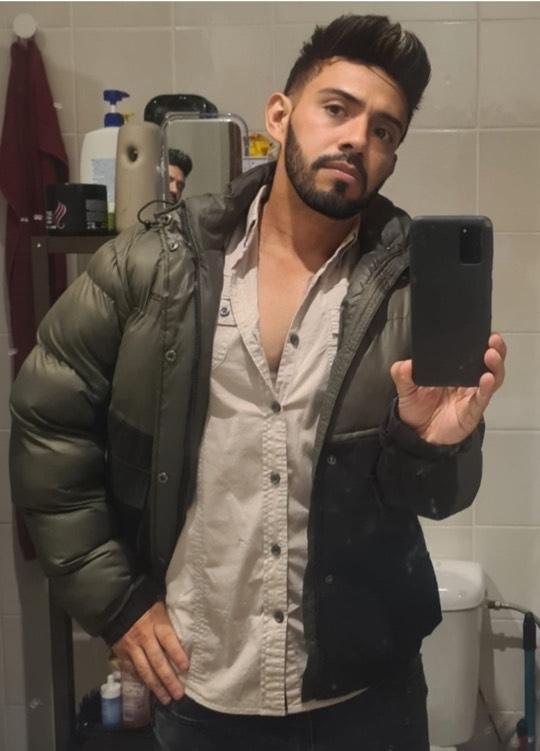 Chico busca chica en Sevilla: 