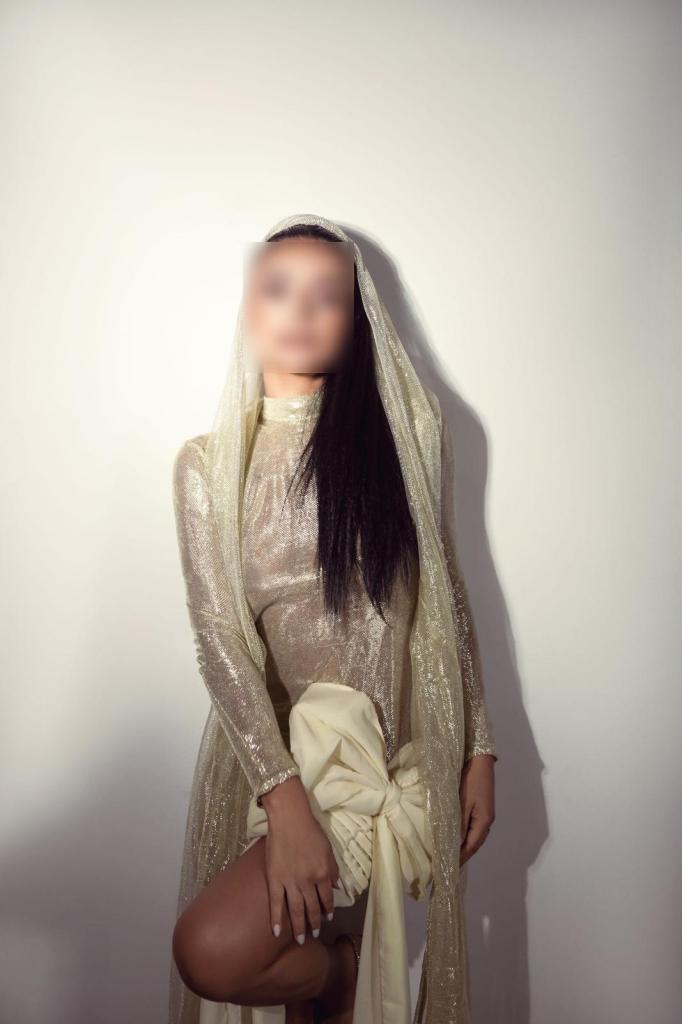 640117327: Chica busca chico en Barcelona