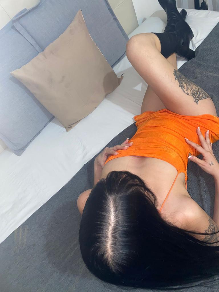 631101305: Chica busca chico en Ibiza