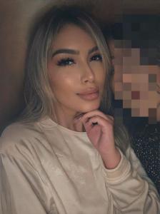 631304214: Chica busca chico en Barcelona