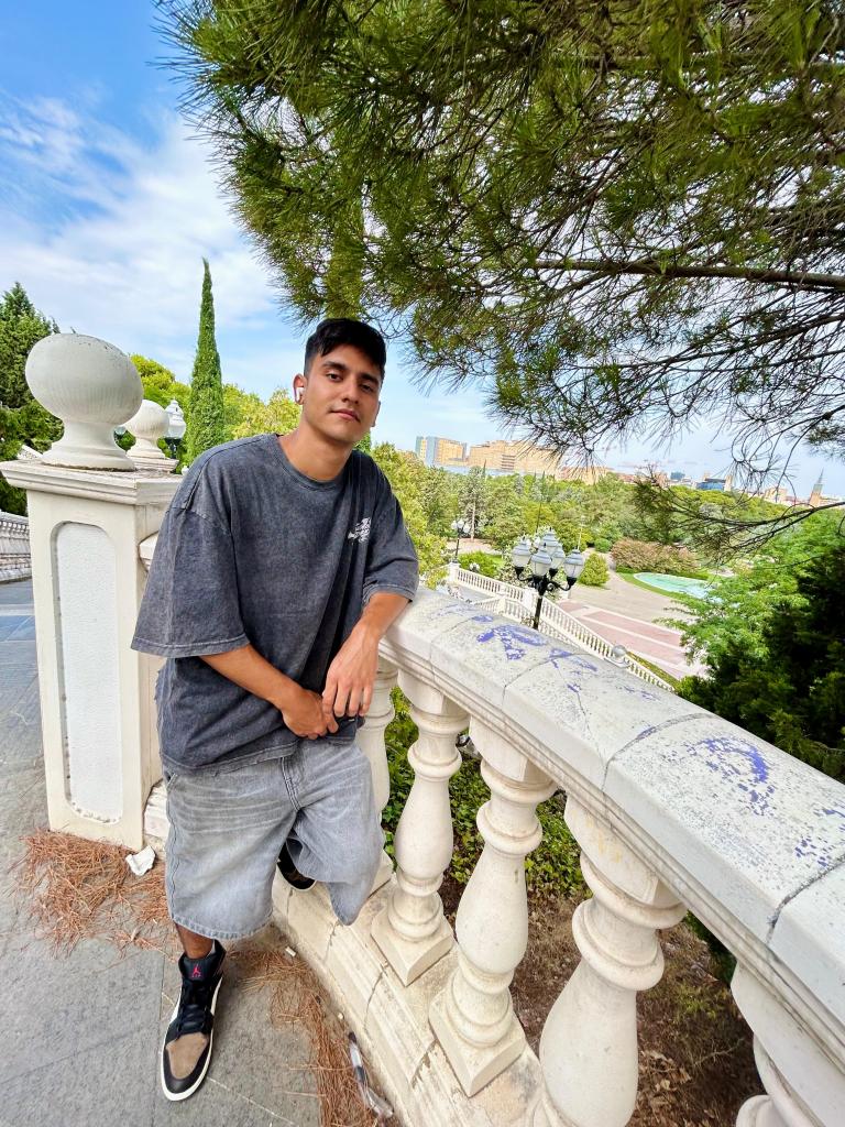 743049242: Chico busca chica en Zaragoza