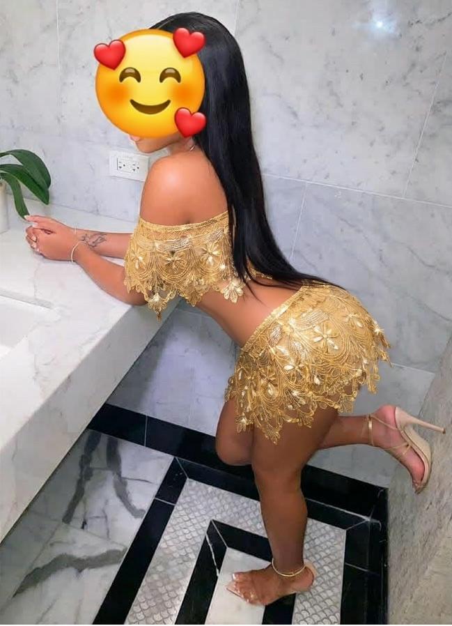 667578475: Chica busca chico en Barcelona