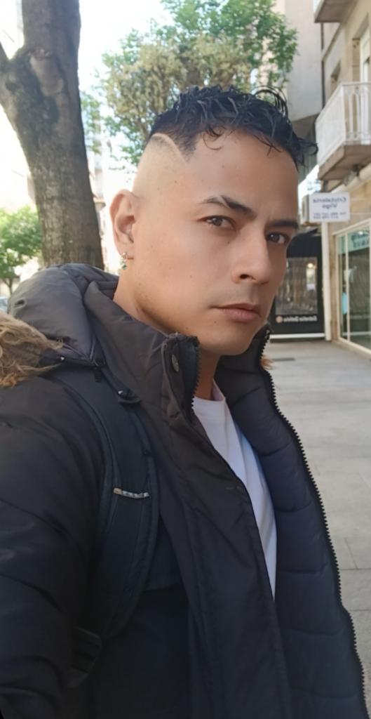 672847116: Chico busca chica en Gerona