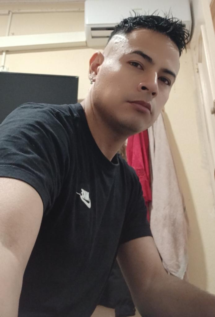 672847116: Chico busca chica en Gerona