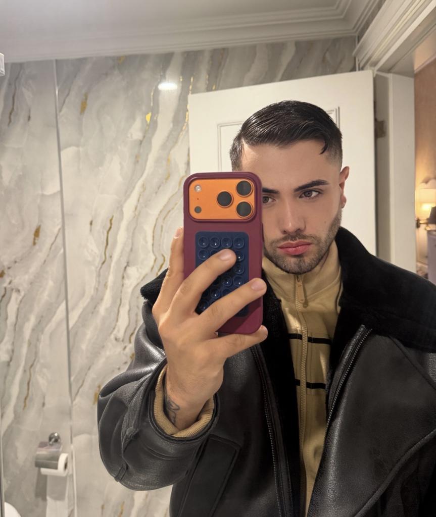 Chico busca chica en Sevilla: 