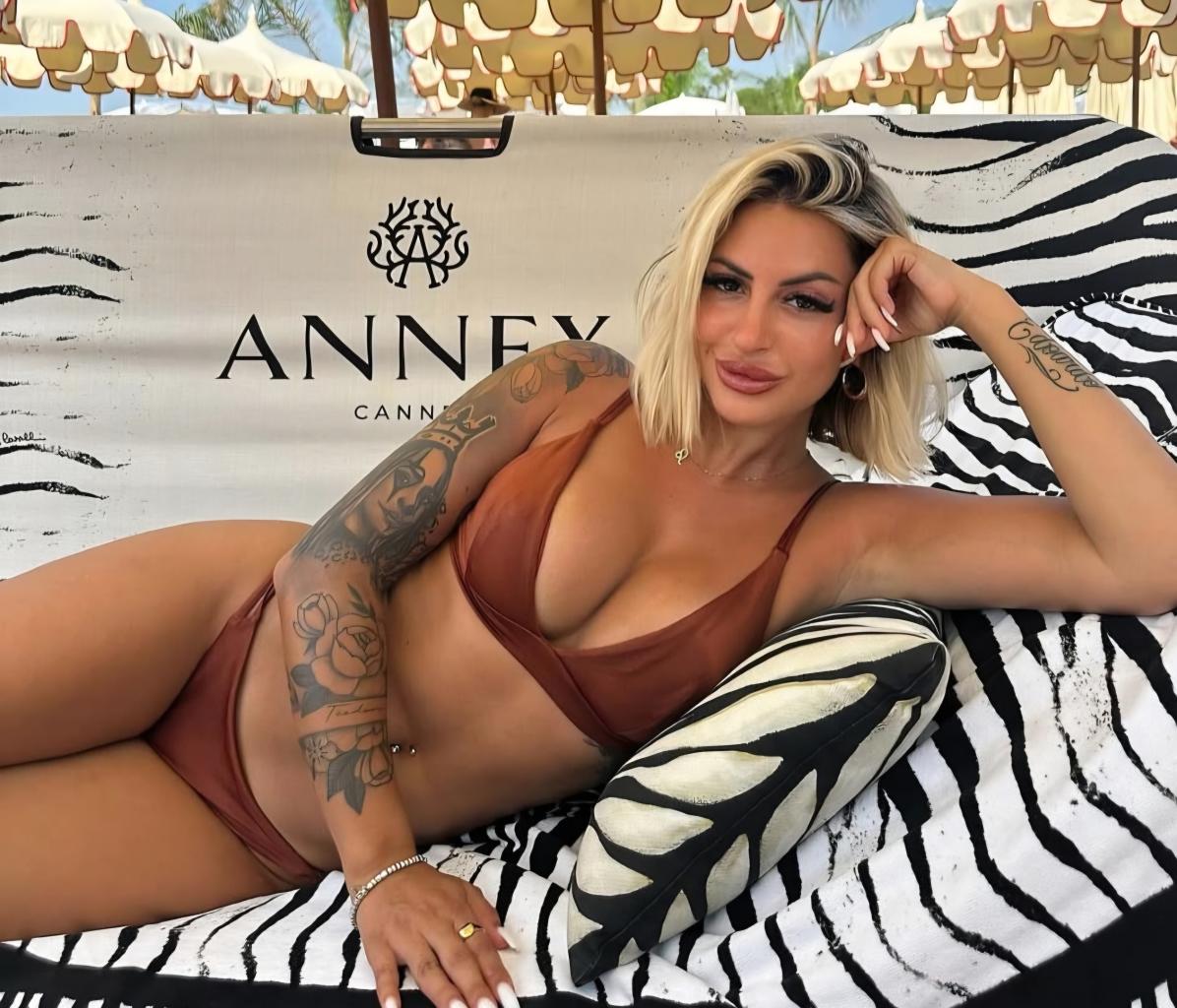 745083582: Transexual en Granada