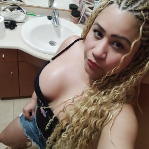 745089945: Chica busca chico en Gerona