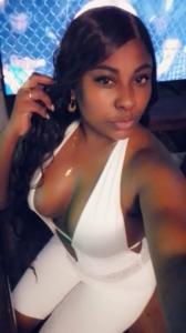 617129092: Chica busca chico en Barcelona