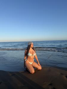 647162929: Chica busca chico en Ibiza