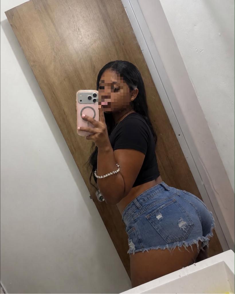 743040395: Chica busca chico en Valencia