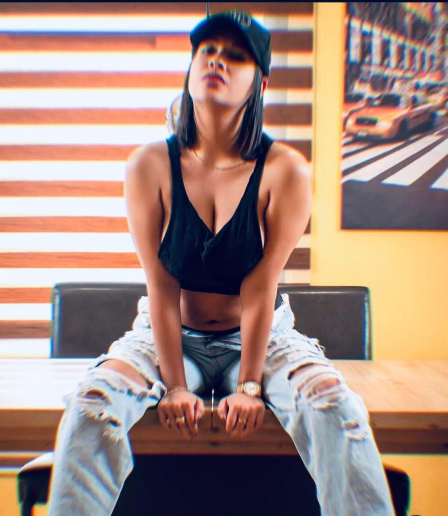 Chica busca chico en Valencia: Chica busca chico