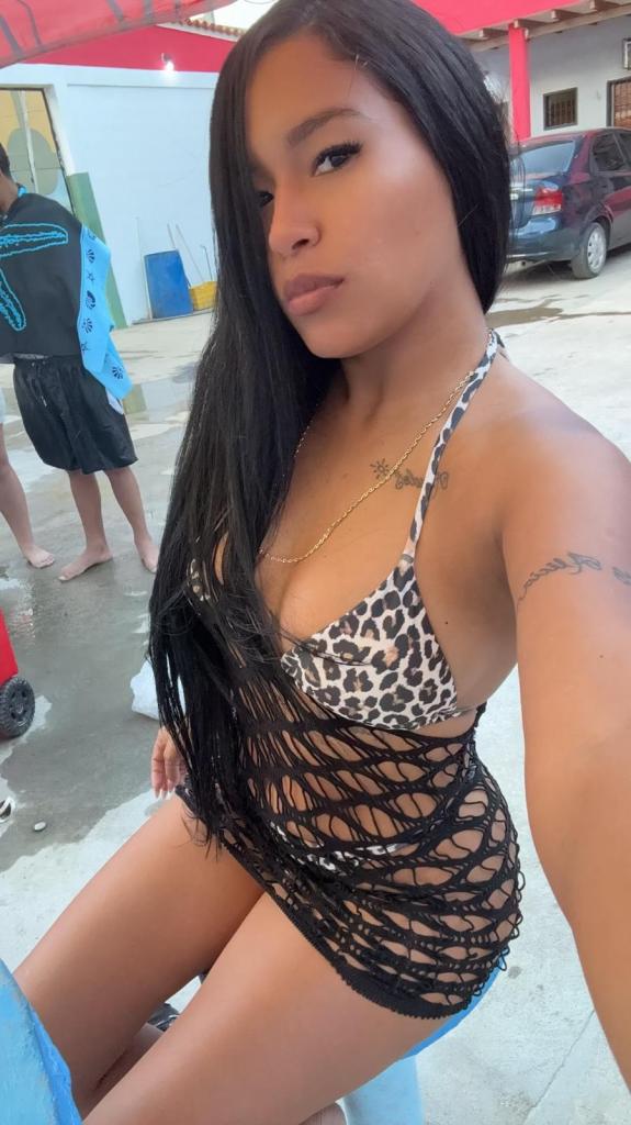 661048958: Chica busca chico en Sevilla