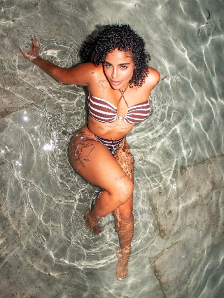 663031897: Chica busca chico en Ibiza