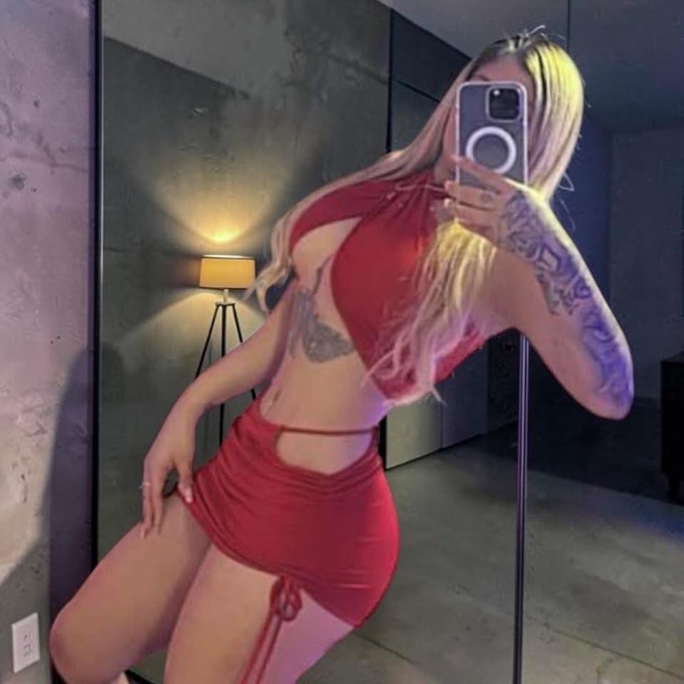 Chica busca chico en Ibiza: 