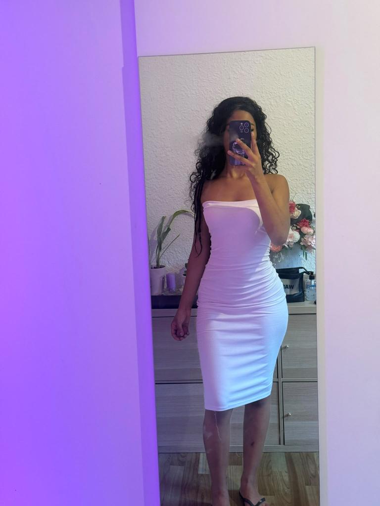 619889655: Chica busca chico en Barcelona