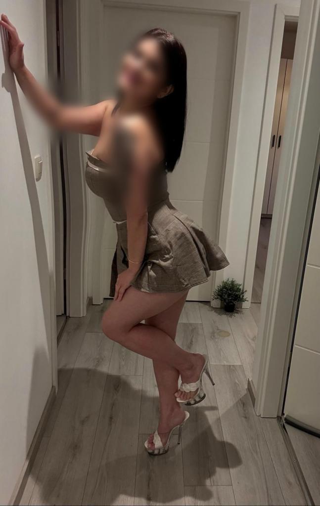 631280870: Chica busca chico en Cantabria