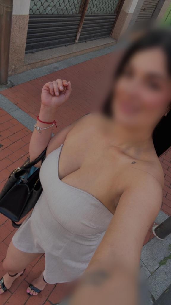 631280870: Chica busca chico en Cantabria