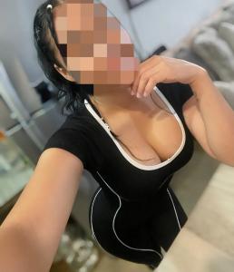 631049670: Chica busca chico en Navarra