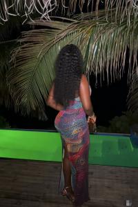 663583840: Chica busca chico en Barcelona