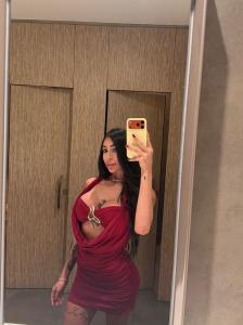663031897: Chica busca chico en Ibiza