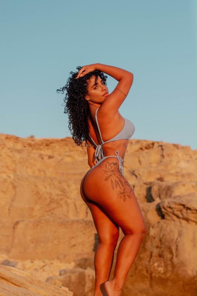 663031897: Chica busca chico en Ibiza