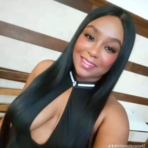 658139399: Chica busca chico en Málaga