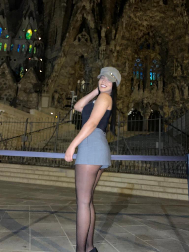 624894414: Chica busca chico en Barcelona