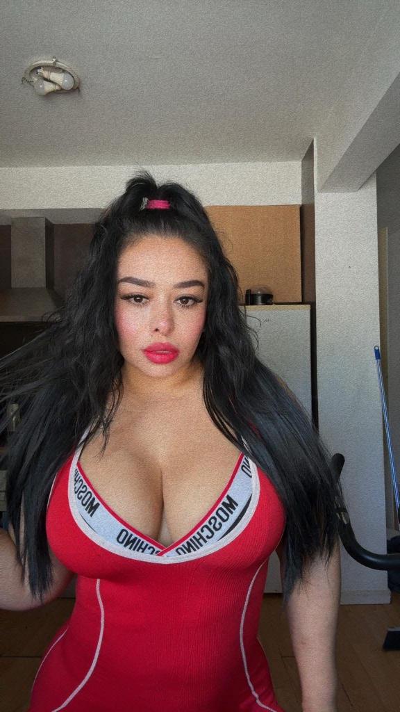 Chica busca chico en Almería: 