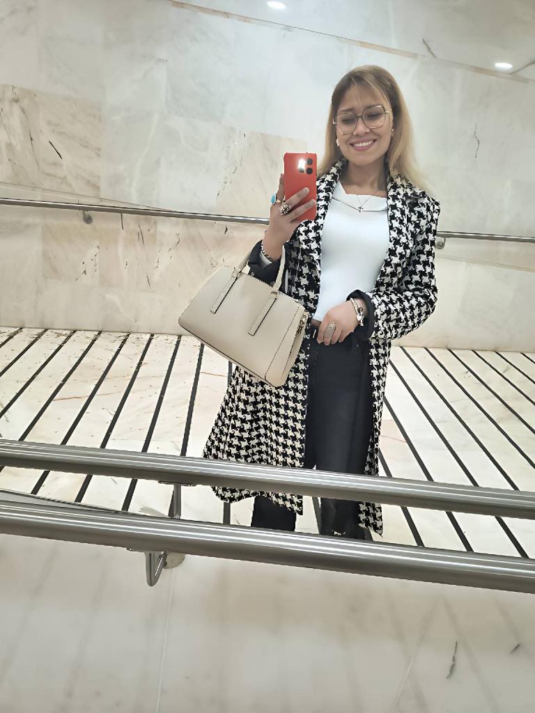 617488977: Chica busca chico en Madrid