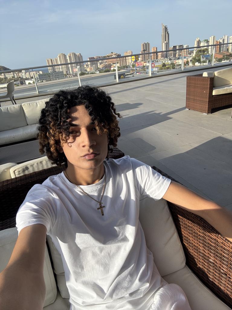 603745113: Chico busca chica en Alicante