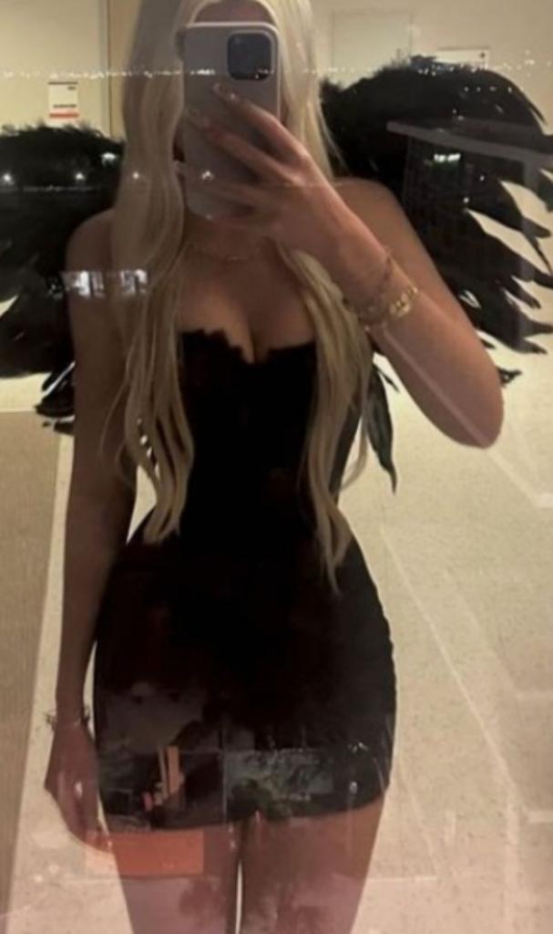 743071903: Chica busca chico en La Coruña