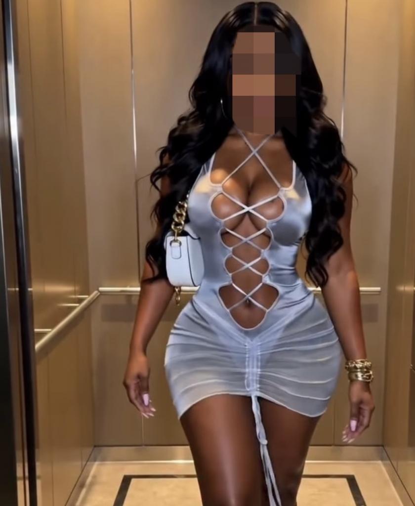 647078496: Chica busca chico en Granada