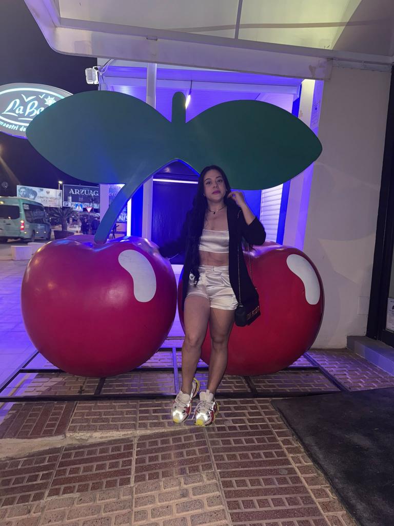 674689700: Chica busca chico en Cádiz