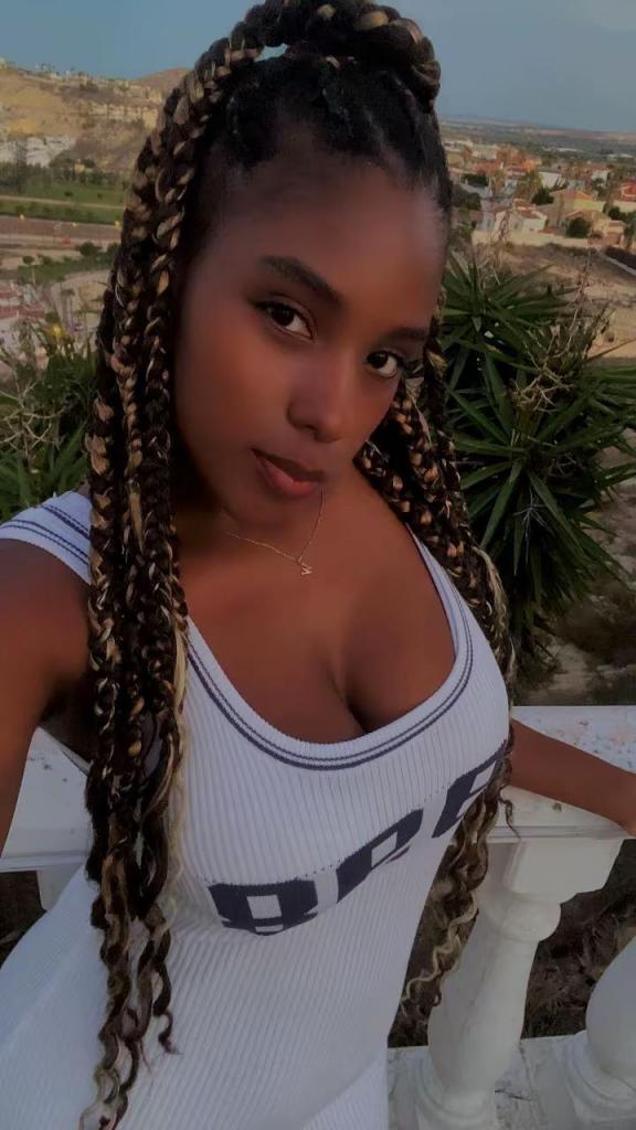 697389725: Chica busca chico en Alicante
