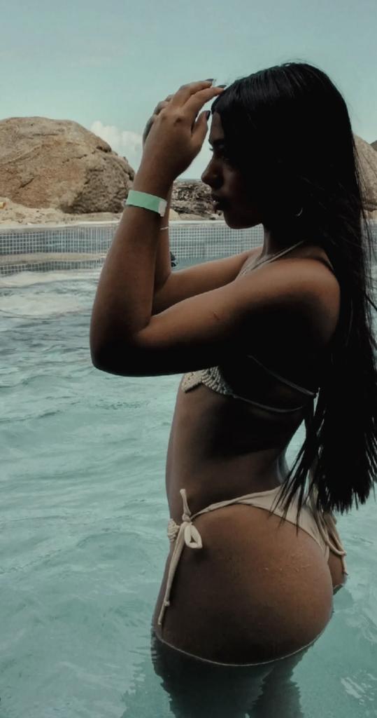 661929283: Chica busca chico en Sevilla