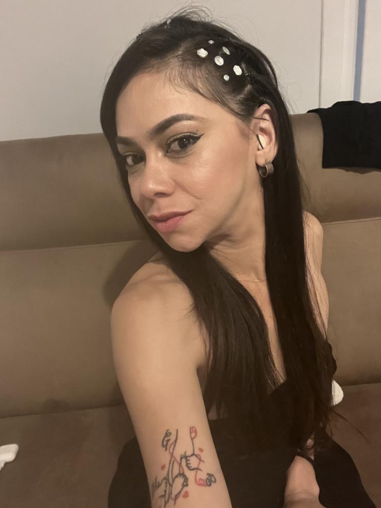 613115840: Chica busca chico en Gerona