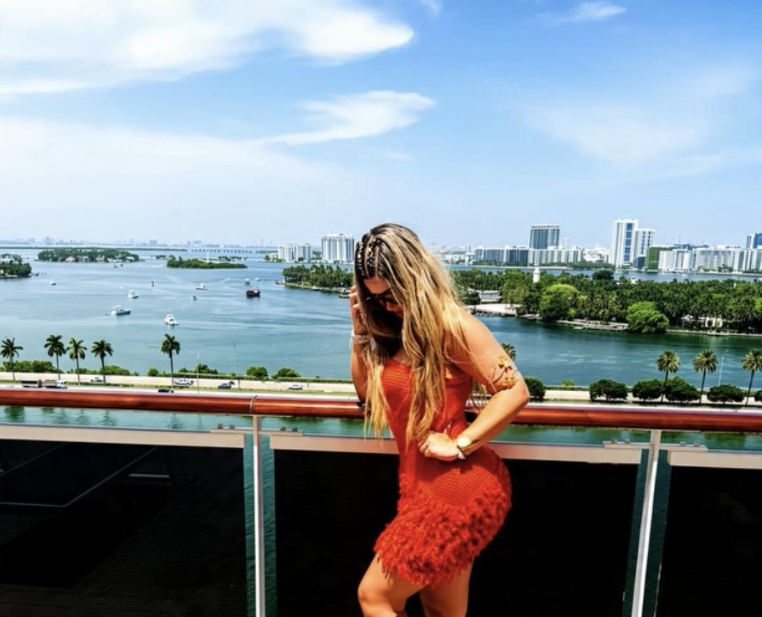 633016318: Chica busca chico en Ibiza