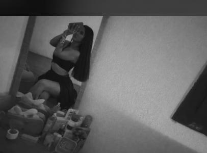 647315397: Chica busca chico en Madrid